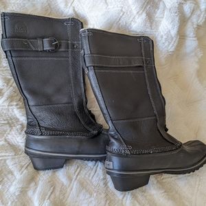 Sorel Women's black zip-up snow boots